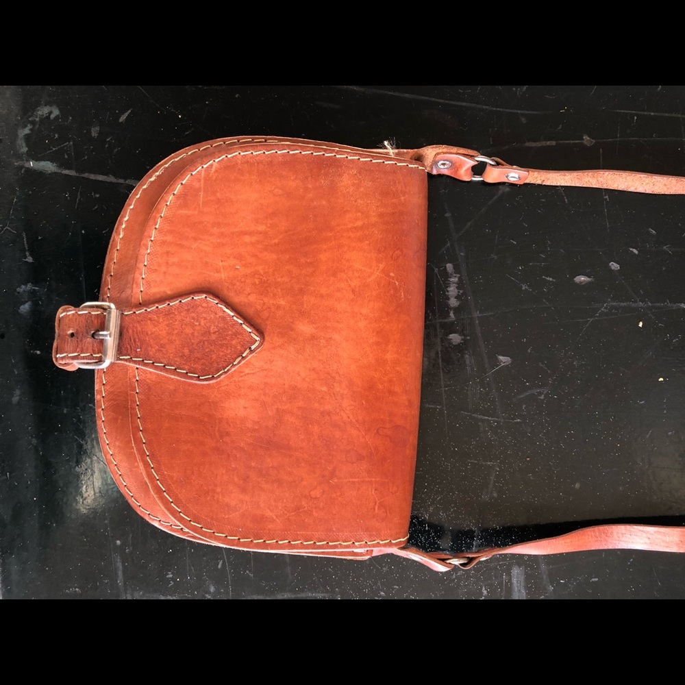 Vintage leather shoulder bag